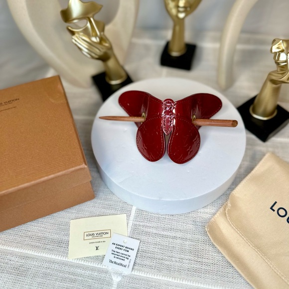 EUC Rare Louis Vuitton Burgundy Monogram Vernis Conte de Fees Butterfly Hair Pin - Picture 3 of 17